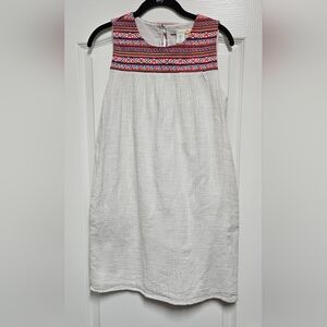C & C California Boho Sleeveless Shift Dress with Embroried top and pockets.